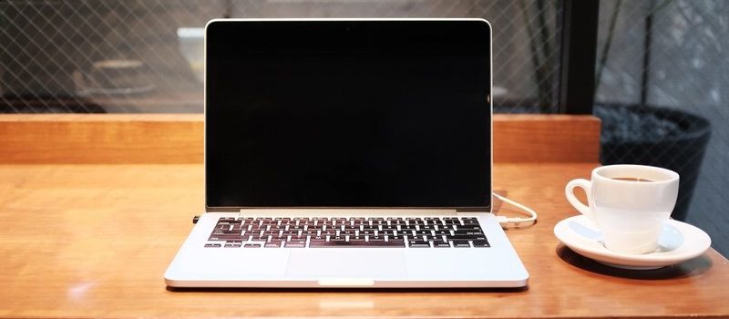 what is the average laptop battery life